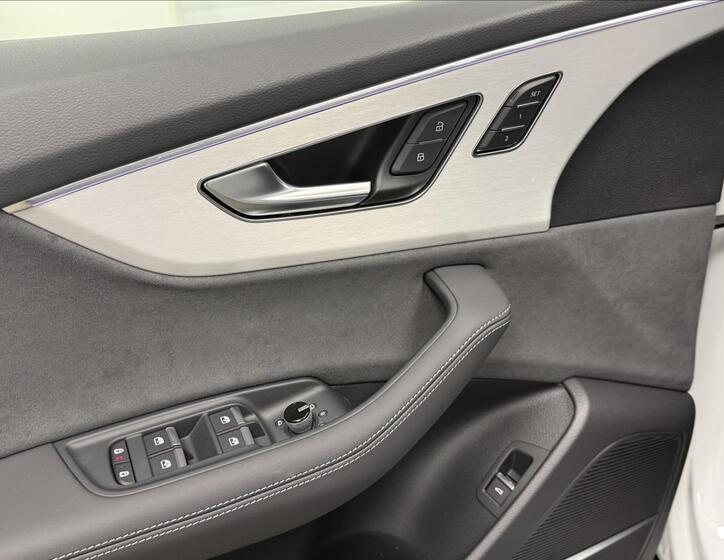 Audi Q8 17