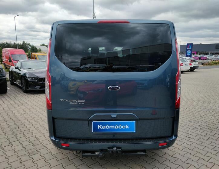 Ford Tourneo Custom 4