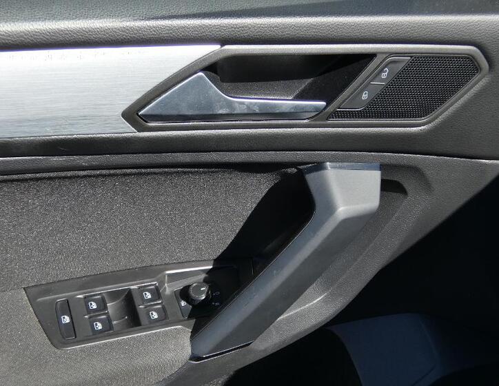 Volkswagen Tiguan 9