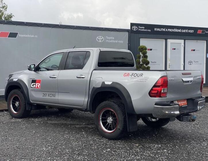 Toyota Hilux 4