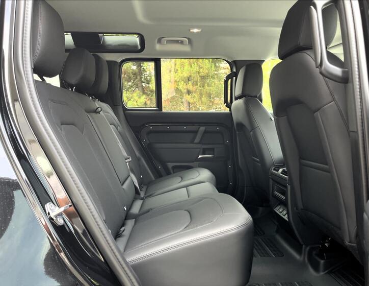 Land Rover Defender 29
