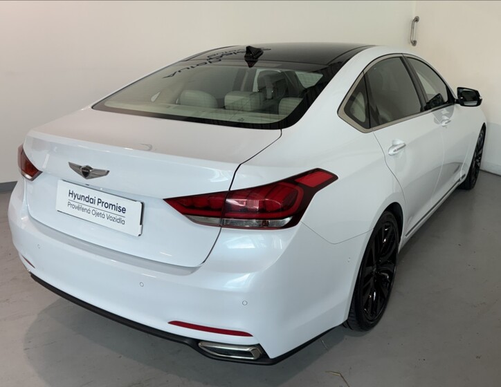 Hyundai Genesis 4