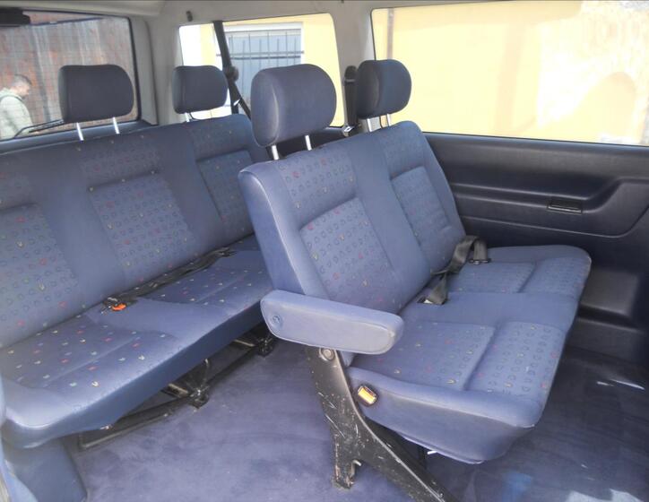 Volkswagen Caravelle 18