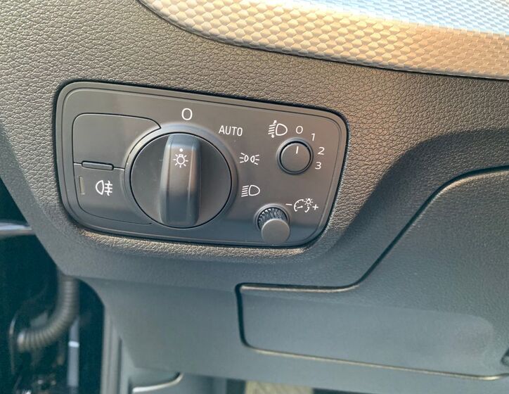 Audi Q2 8