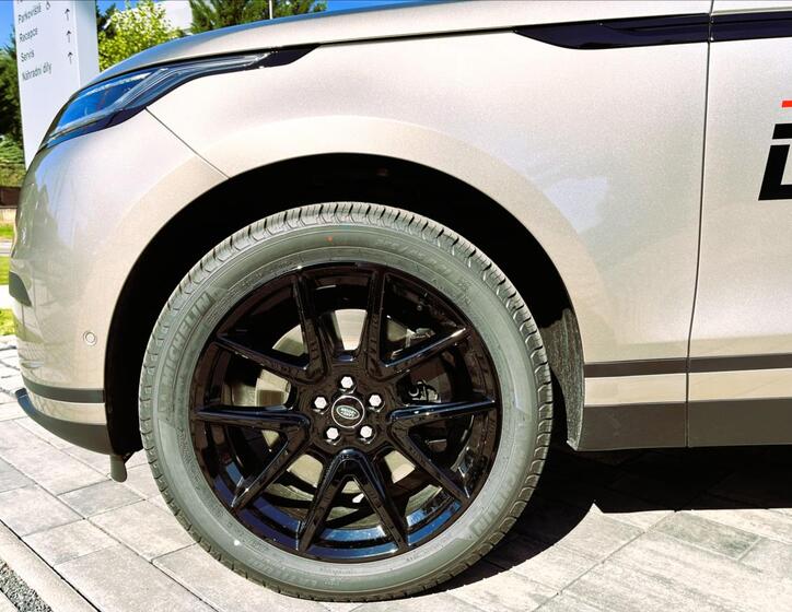 Land Rover Range Rover Velar 3