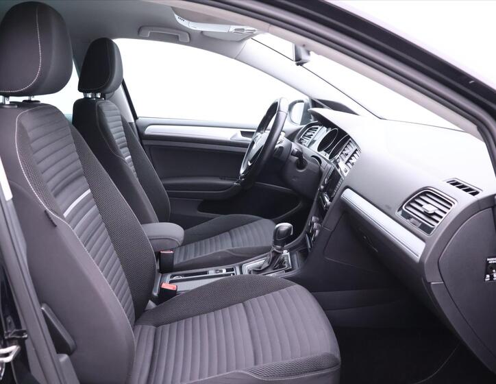 Volkswagen Golf 12
