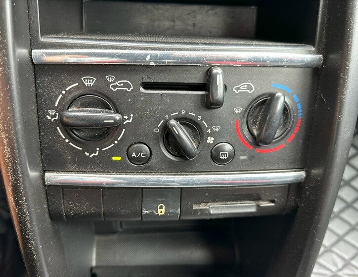 Peugeot 207 23
