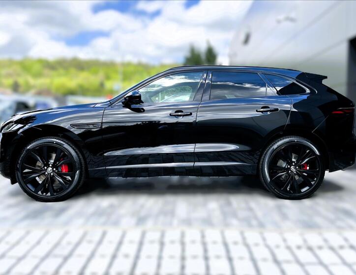 Jaguar F-Pace 2