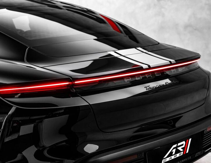 Porsche Taycan 8