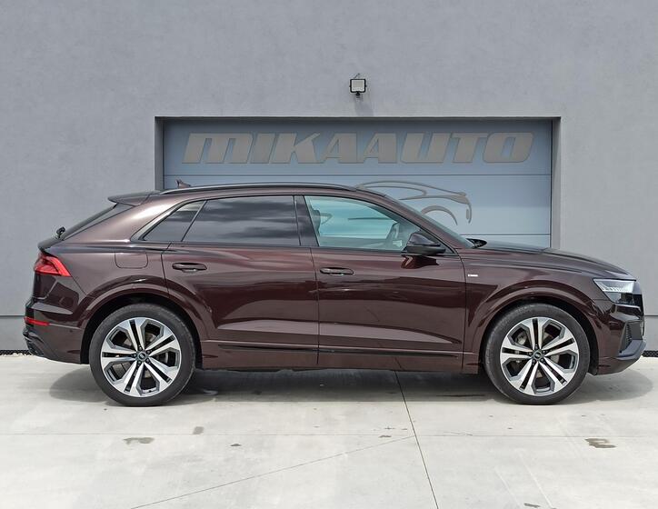 Audi Q8 4