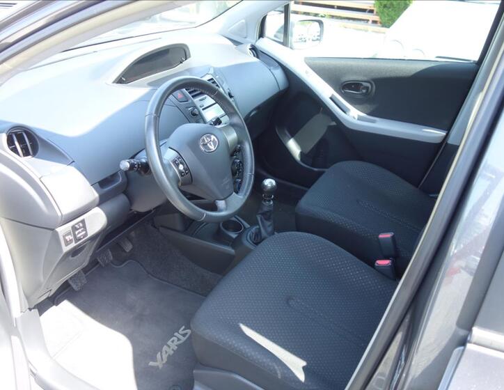 Toyota Yaris 5