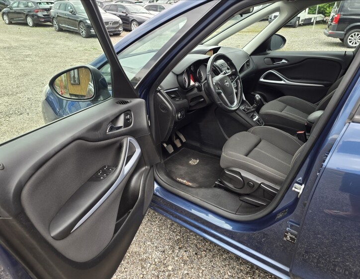 Opel Zafira 8