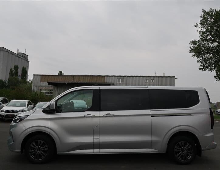 Ford Tourneo Custom 5