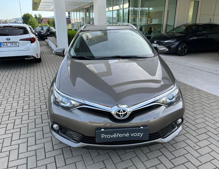 Toyota Auris 9