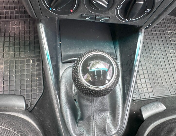 Volkswagen Golf 23