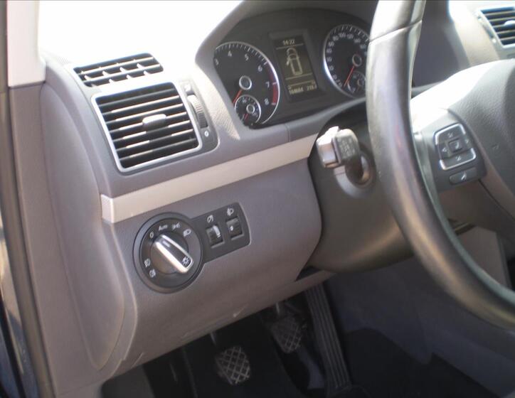 Volkswagen Touran 9