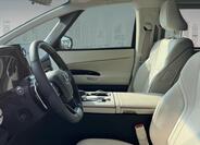 Lexus LM 350h 7
