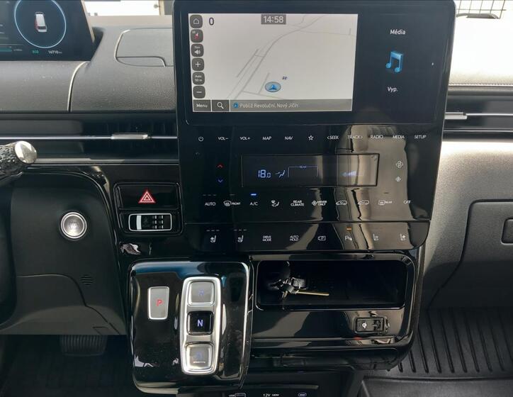 Hyundai Staria 11