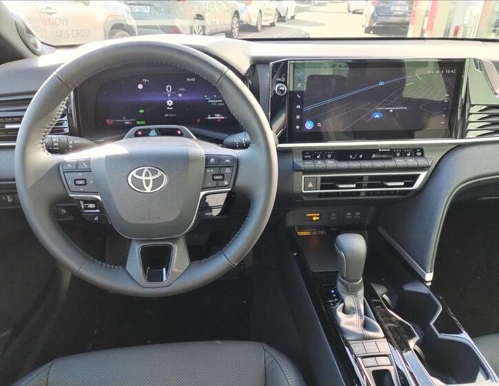 Toyota Camry 6