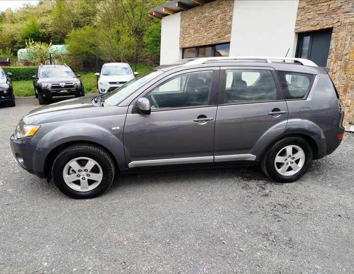 Mitsubishi Outlander 2