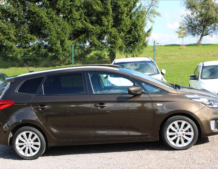 KIA Carens 5
