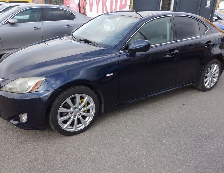 Lexus IS 220 2