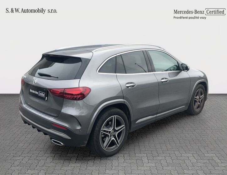 Mercedes-Benz GLA 8