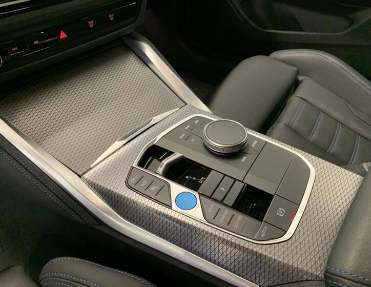 BMW i4 10