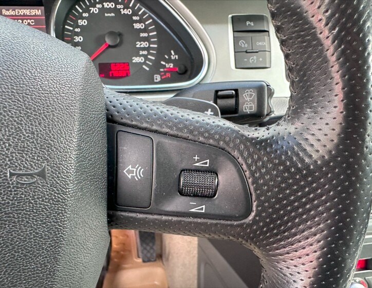 Audi Q7 24