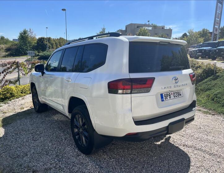 Toyota Land Cruiser 6
