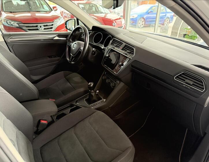 Volkswagen Tiguan 8