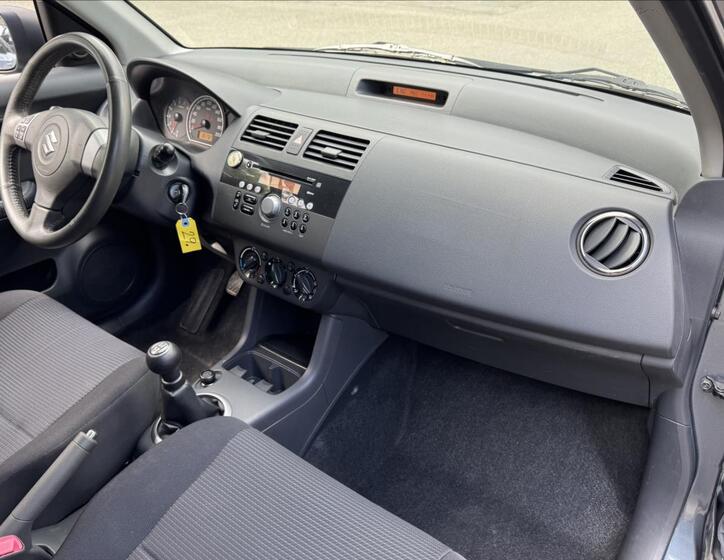 Suzuki Swift 27