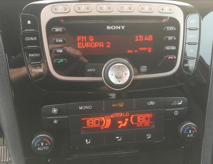 Ford Galaxy 14