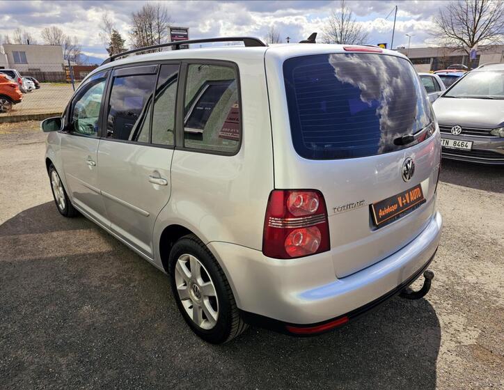 Volkswagen Touran 8