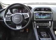 Jaguar F-Pace 10