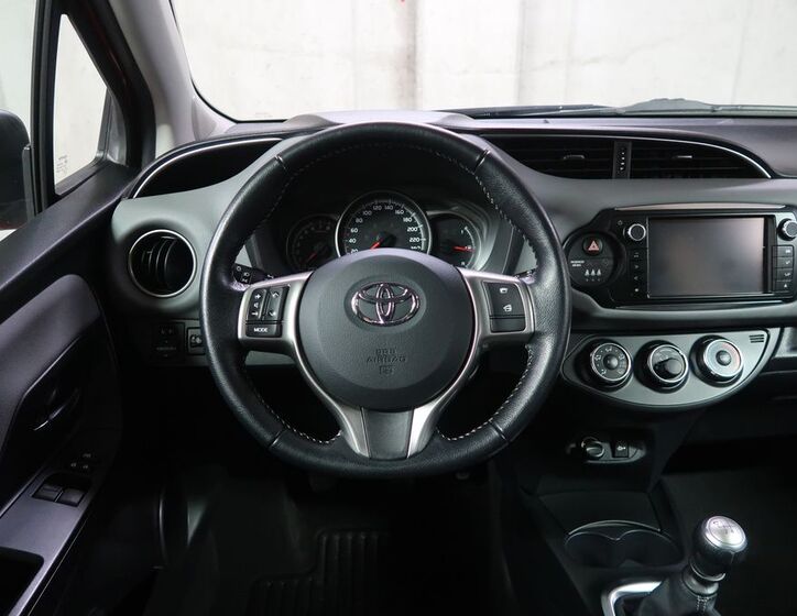 Toyota Yaris 16