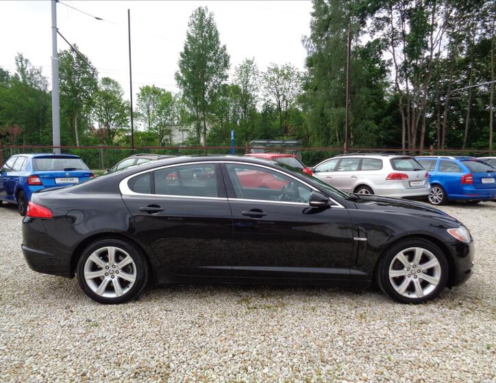 Jaguar XF 8