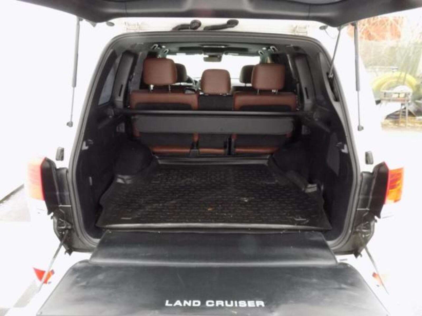 Toyota Land Cruiser 8