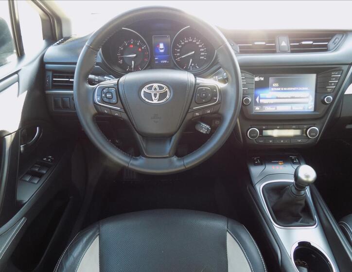 Toyota Avensis 17