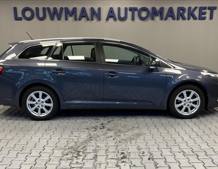 Toyota Avensis 16
