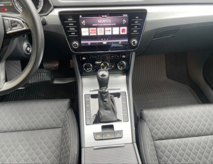 Škoda Superb 9