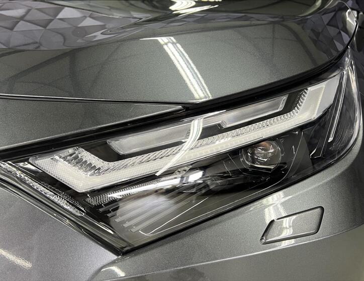 Toyota RAV4 8