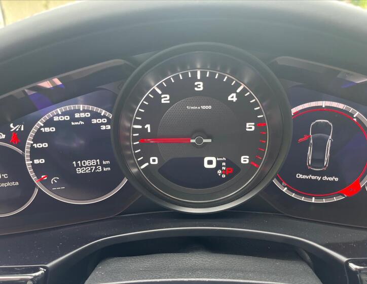 Porsche Panamera 8