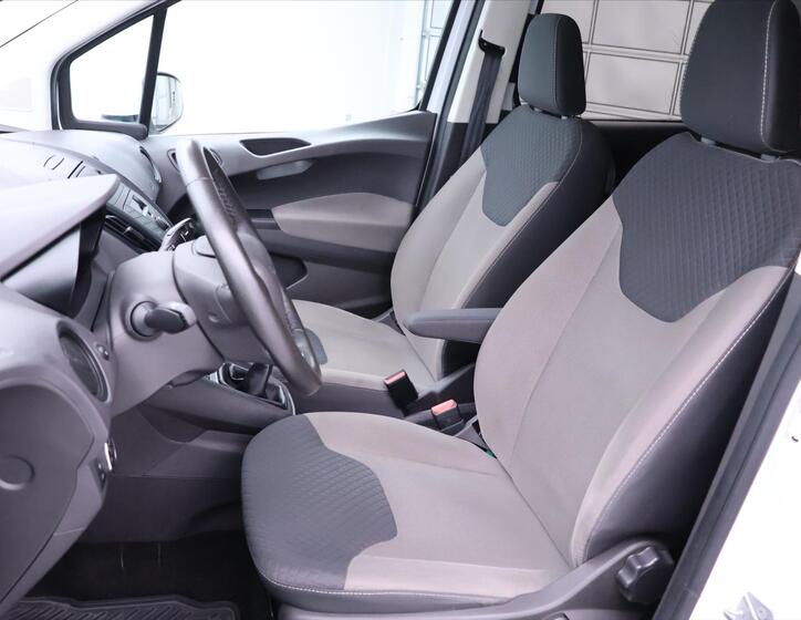 Ford Tourneo Courier 10