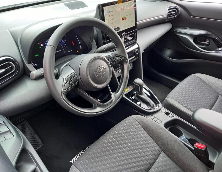 Toyota Yaris Cross 8