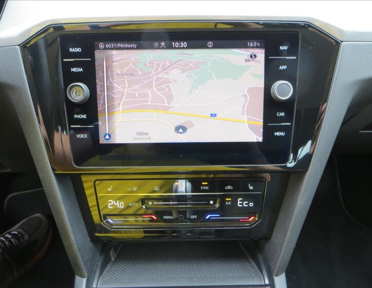 Volkswagen Passat 16