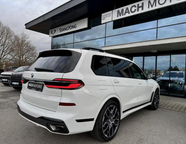 BMW X7 10
