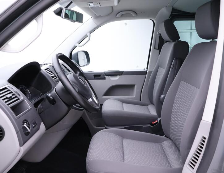 Volkswagen Transporter 12