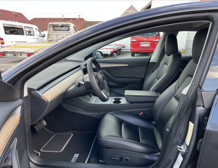 Tesla Model 3 16