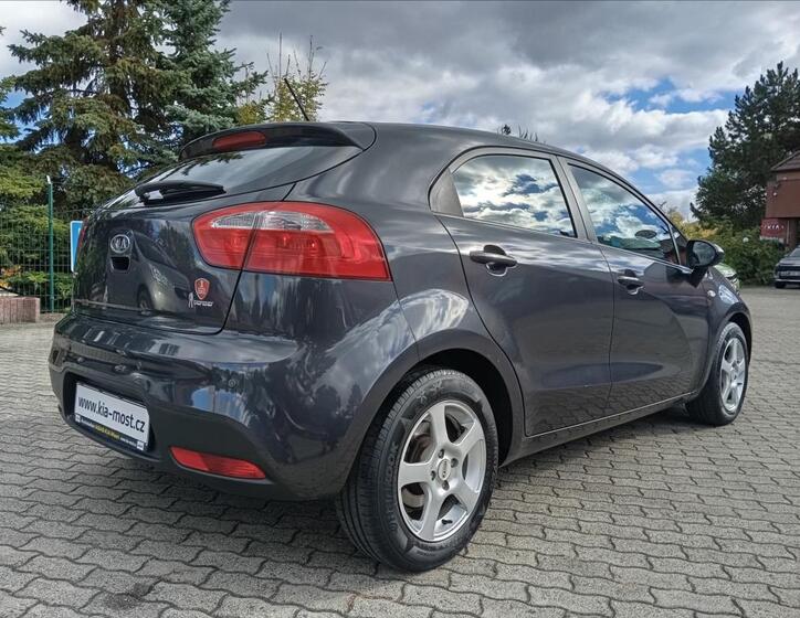 KIA Rio 10